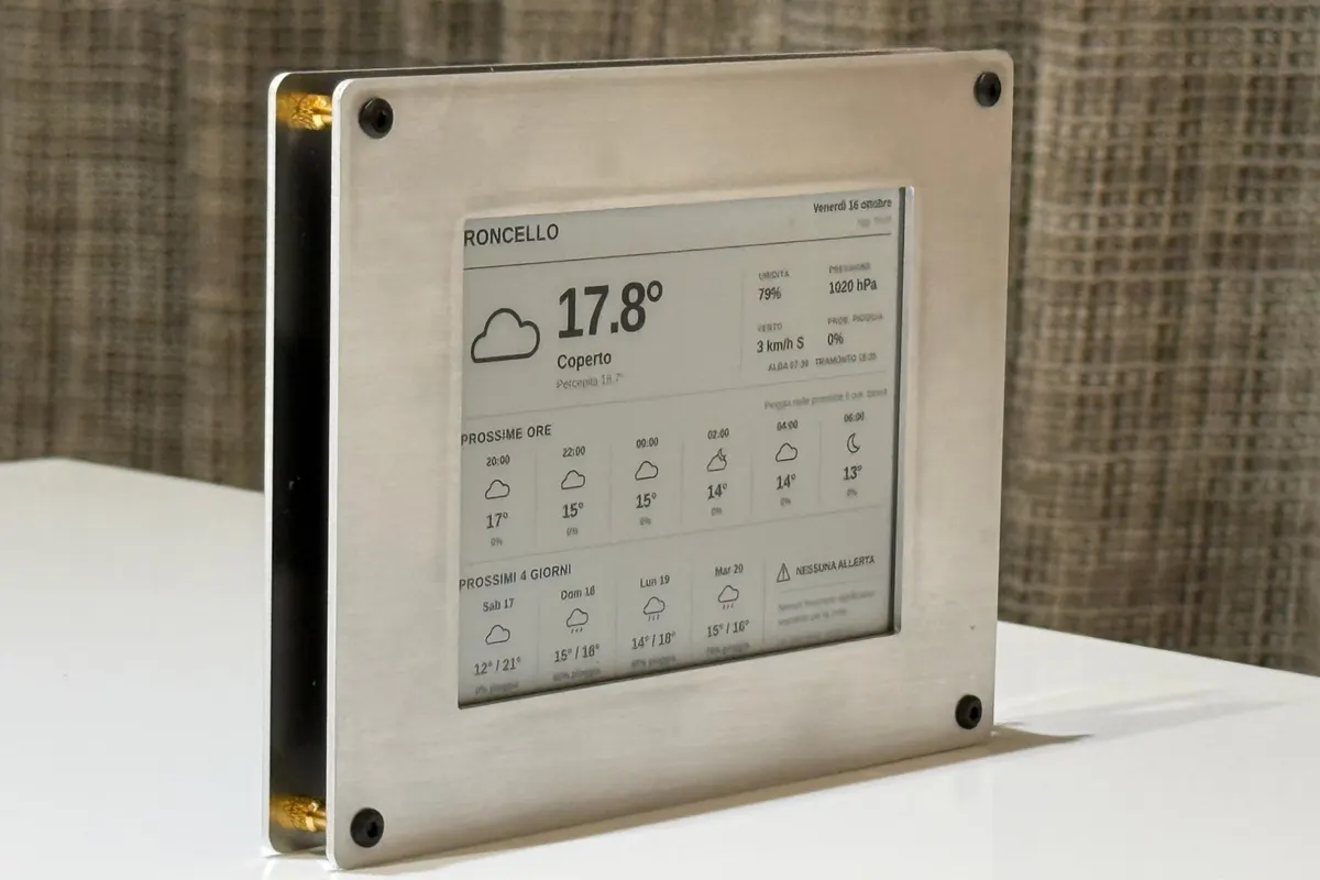 Kindle Meteo: il Kindle nella cornice di alluminio, di fronte